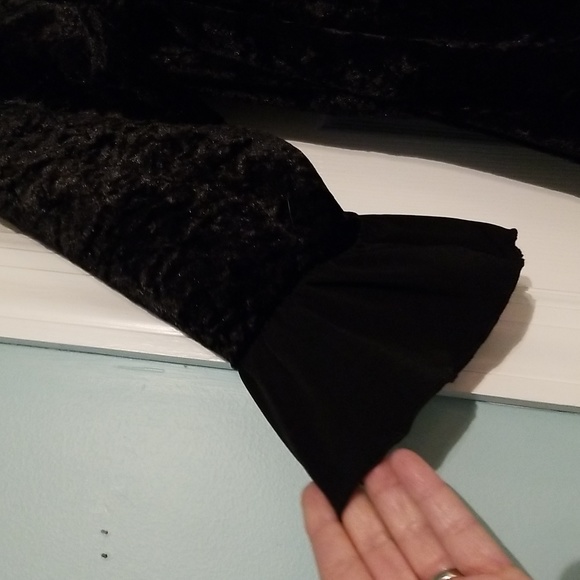 Adele & May top, size M, elbow length sleeve with 3" ruffle - Picture 4 of 6